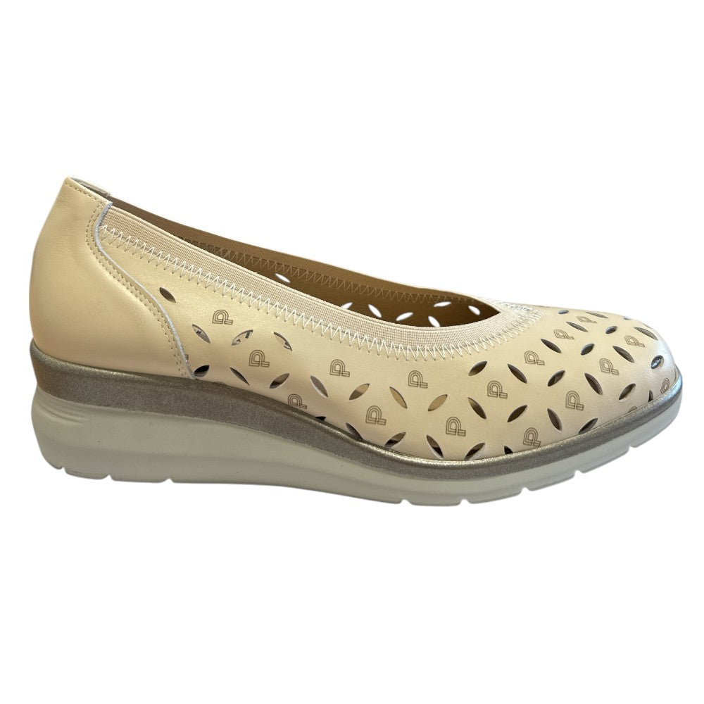 Pitillos 11.070 Beige Leather Pump Wedges