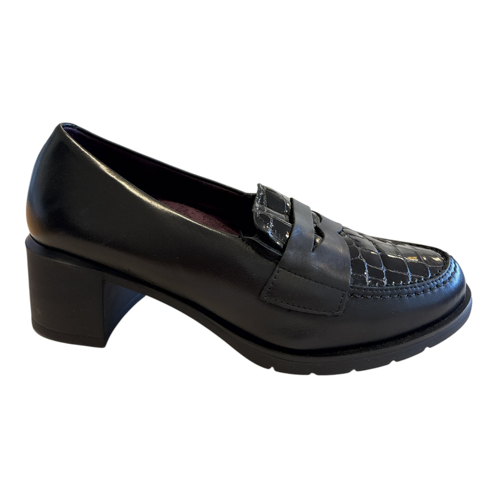 Pitillos Black Leather Heeled Loafers 11.620