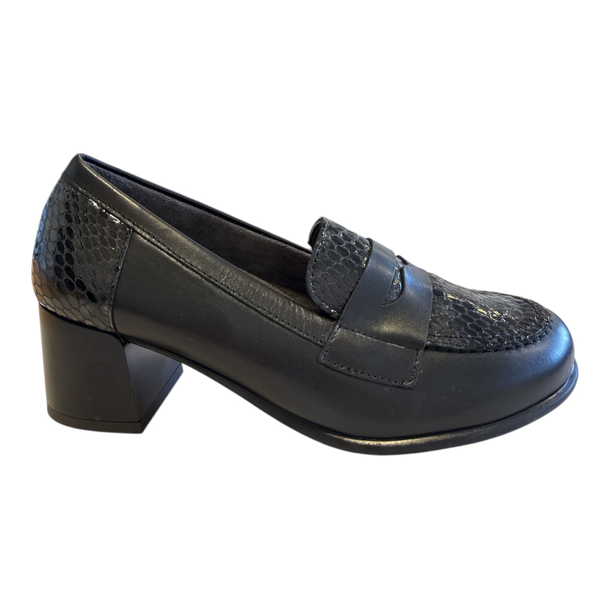 Pitillos Black Leather Heeled Loafers 11.642