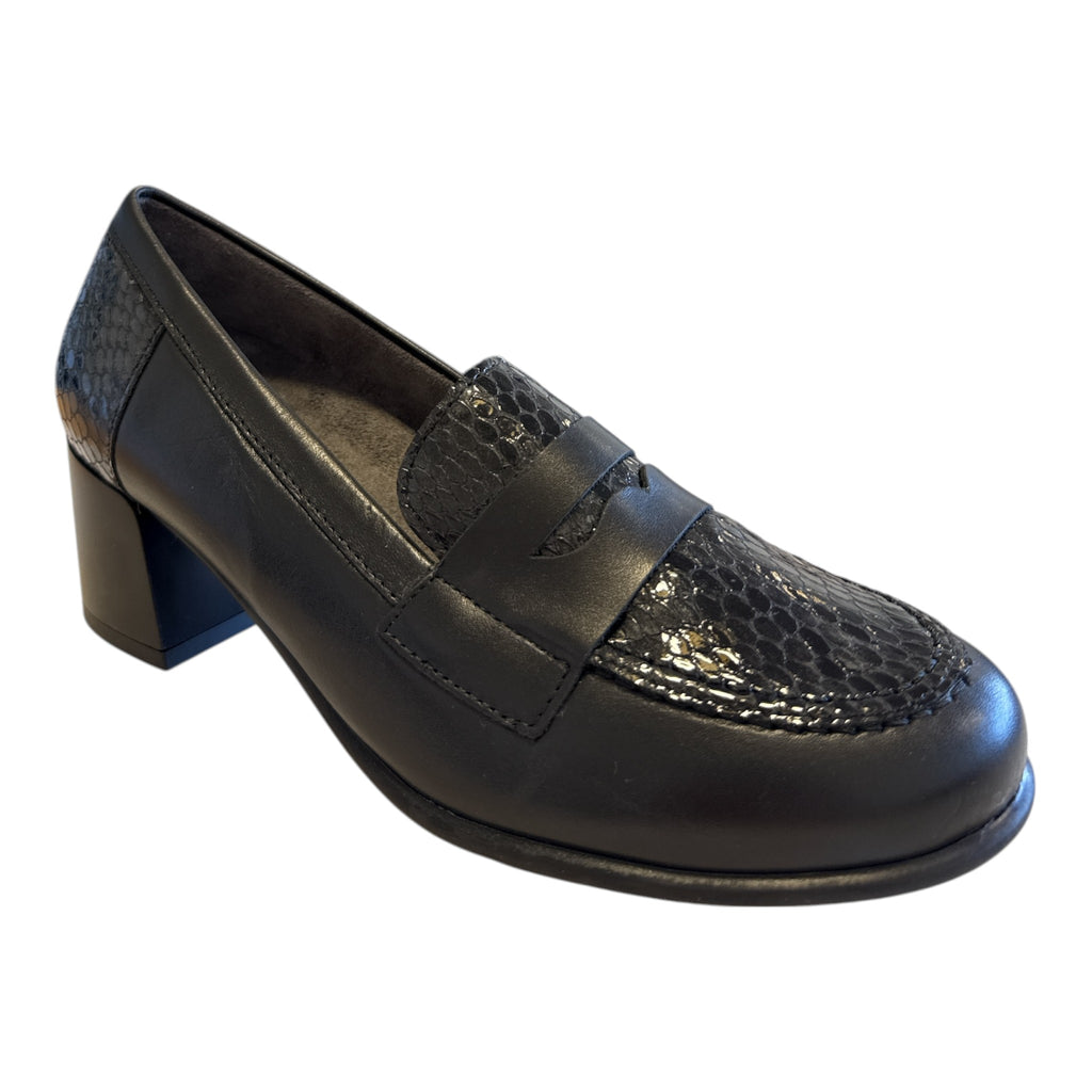 Pitillos Black Leather Heeled Loafers 11.642