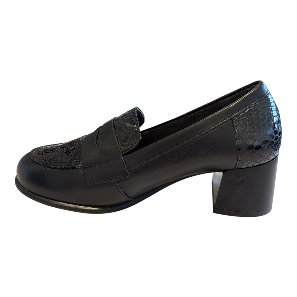 Pitillos Black Leather Heeled Loafers 11.642