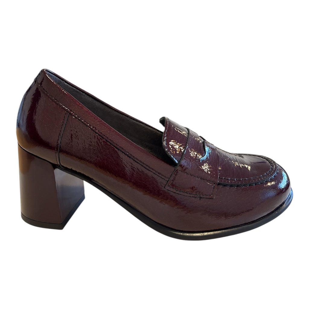 Pitillos Burgundy Patent Heeled Loafers 11.650