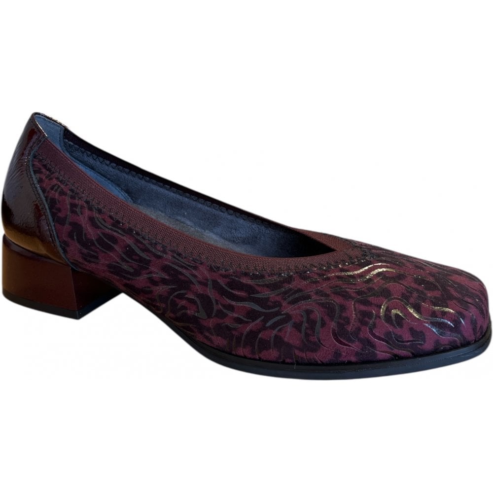 Pitillos  10.810 Burgundy Low Heel Court Shoes