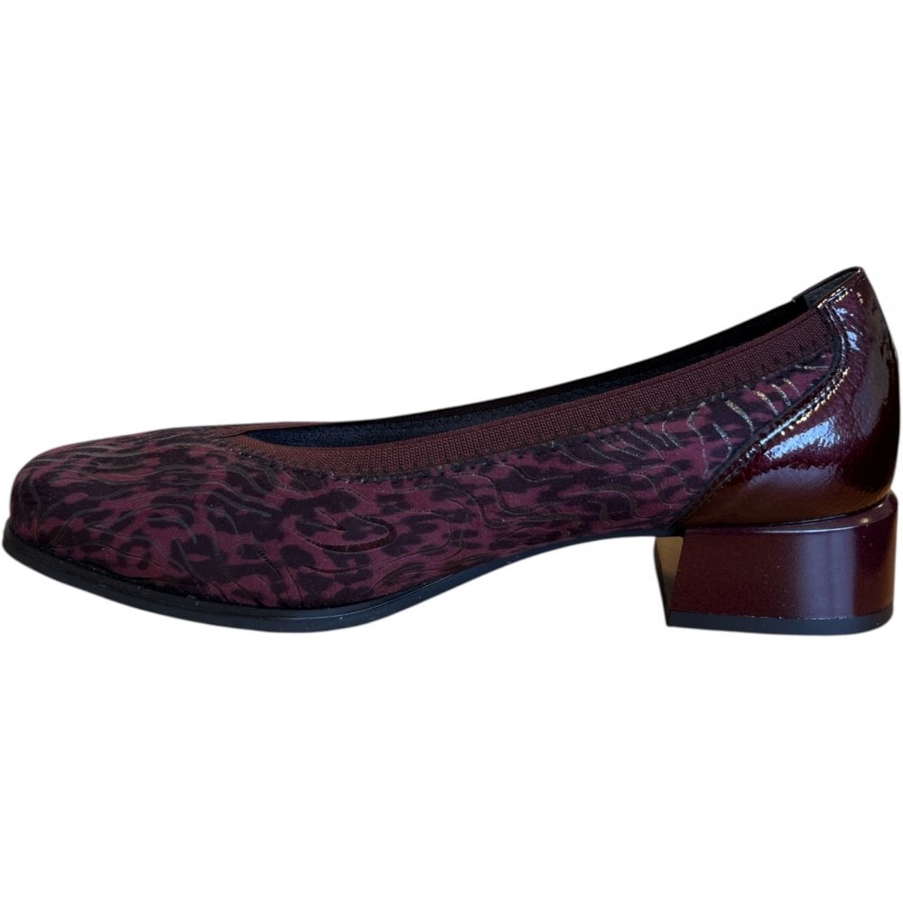 Pitillos  10.810 Burgundy Low Heel Court Shoes