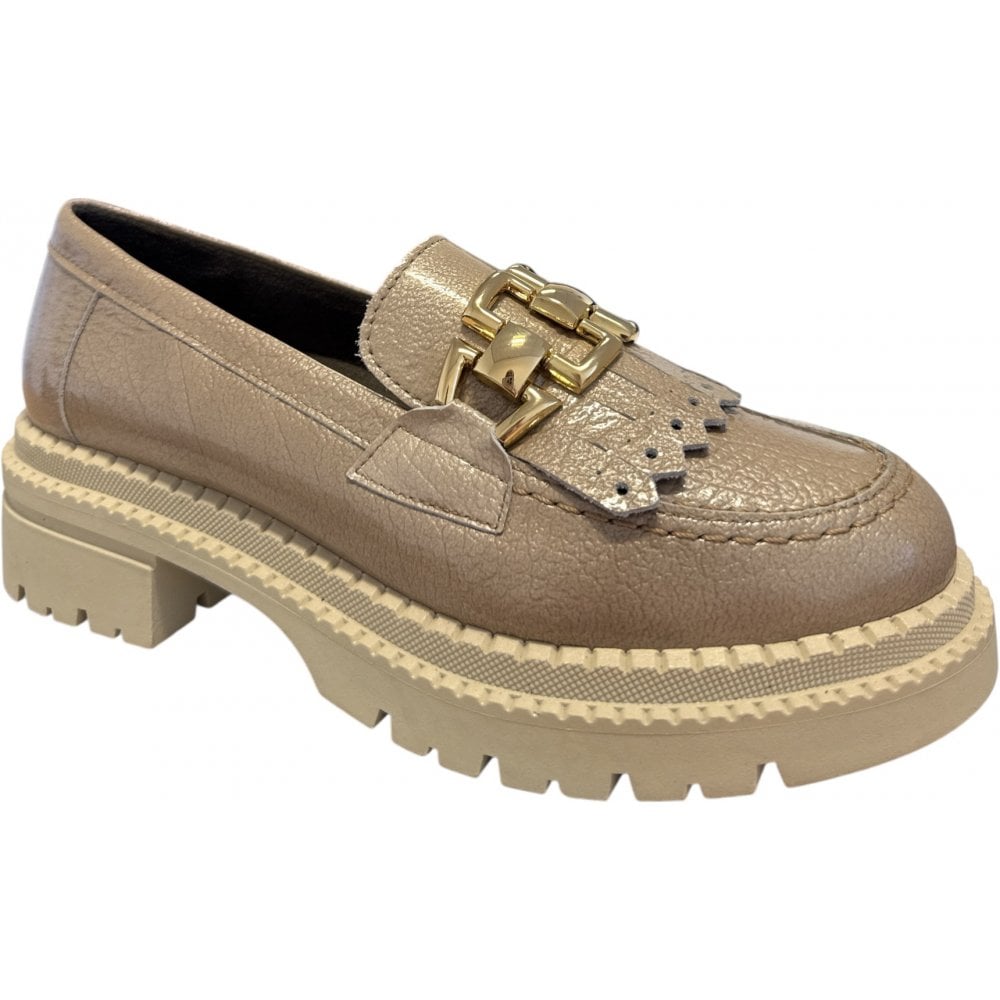 Pitillos  10.790 Beige Patent Loafers