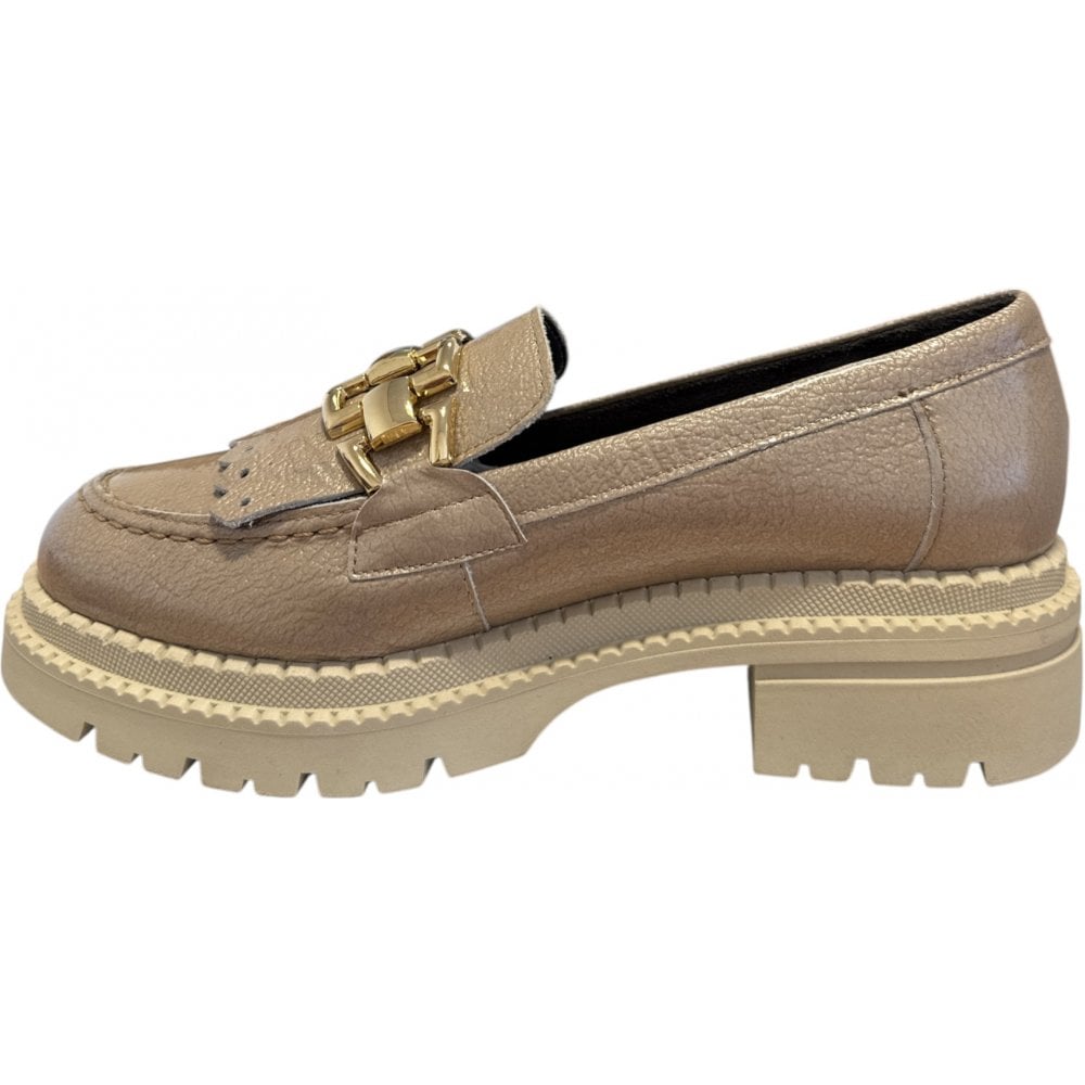 Pitillos  10.790 Beige Patent Loafers