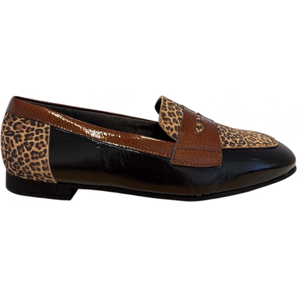 Pitillos  10.870 Black Patent and Leopard Print Loafers