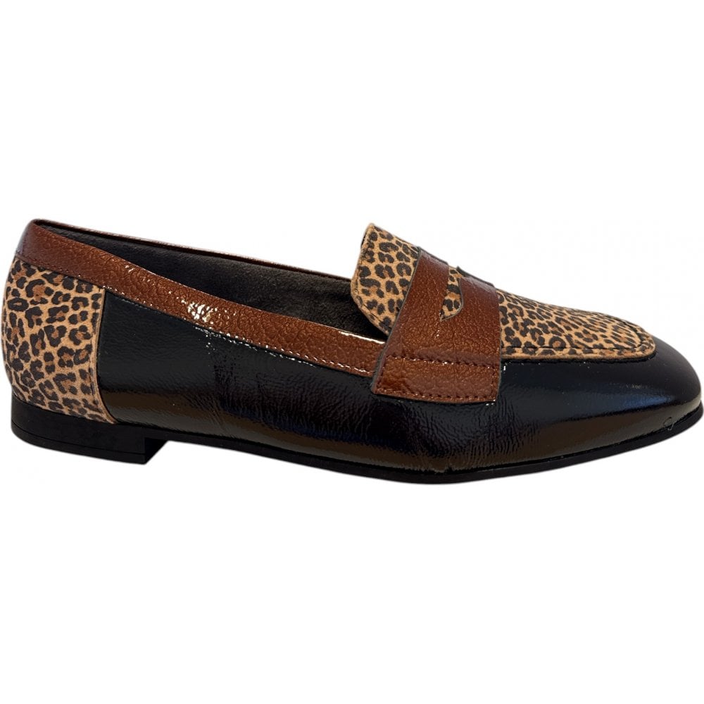 Pitillos  10.870 Black Patent and Leopard Print Loafers