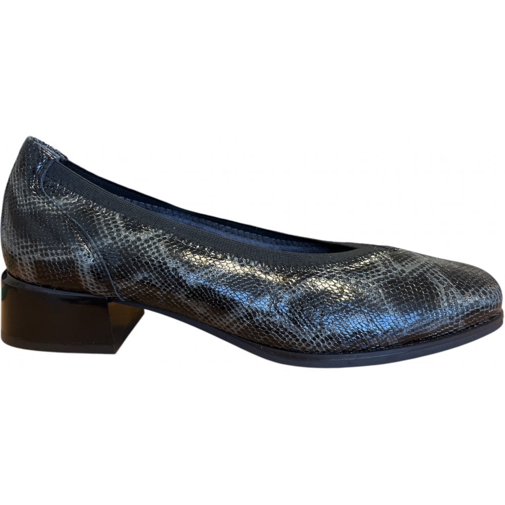 Pitillos  10.811 Black Low Heel Court Shoes