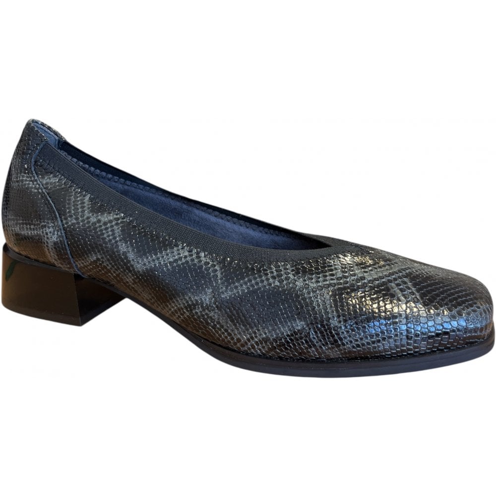 Pitillos  10.811 Black Low Heel Court Shoes