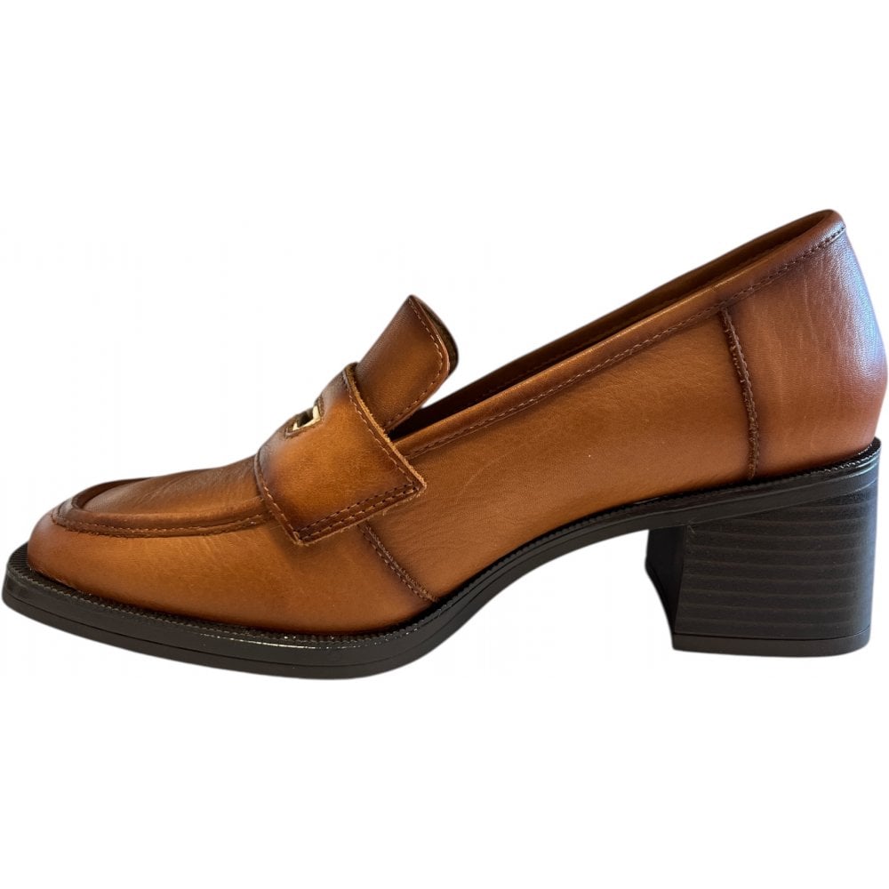 Carmela 162542 Tan Leather Heeled Loafers