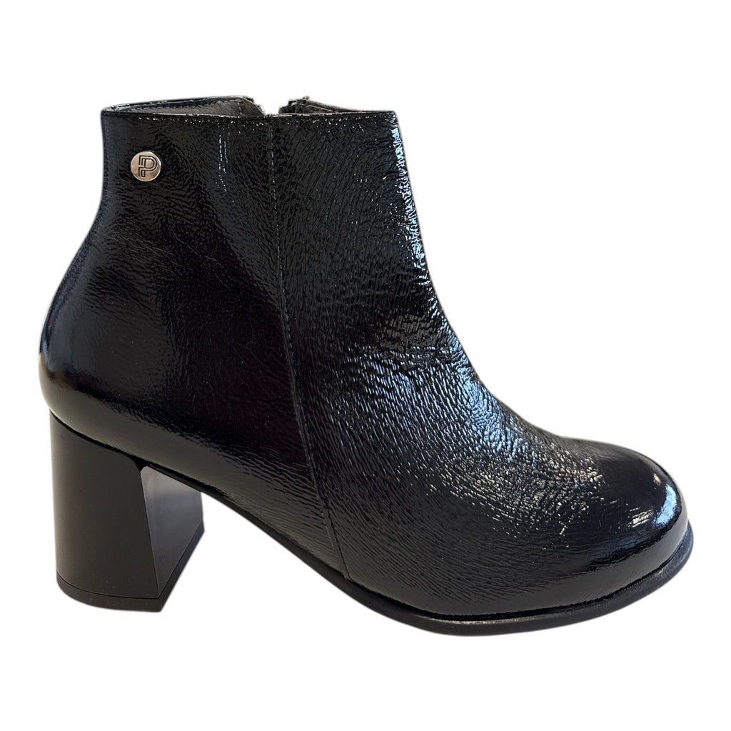Pitillos Black Crinkle Patent Boots 11.656