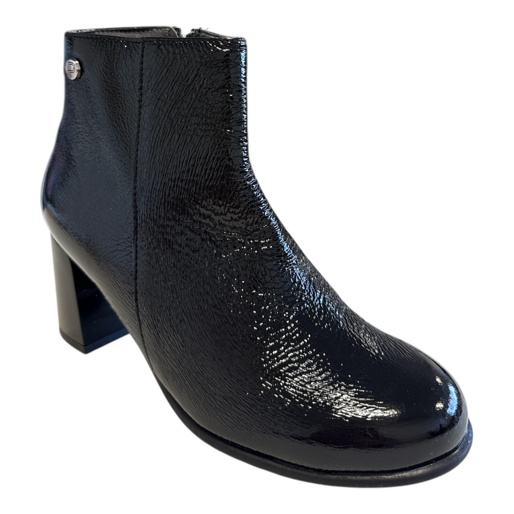 Pitillos Black Crinkle Patent Boots 11.656
