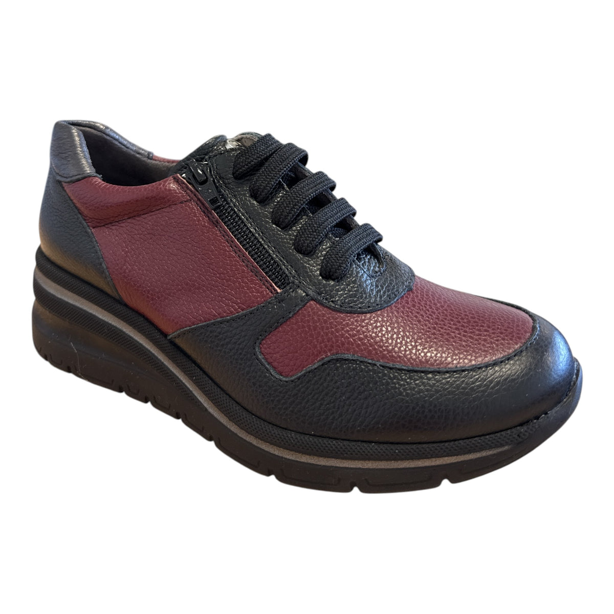 Pitillos Black and Burgundy Trainers 11.611