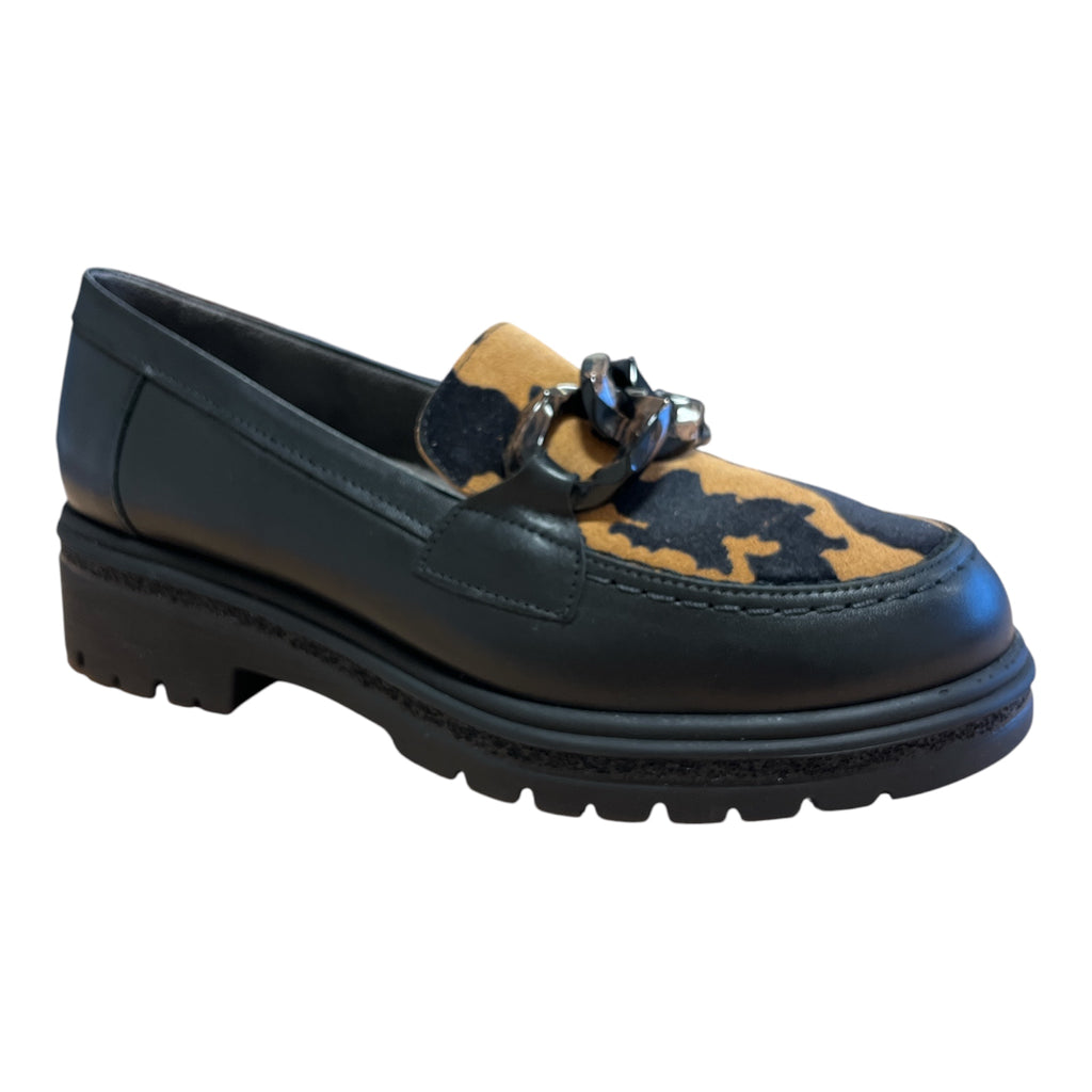 Pitillos Black and Cow Print Loafers 11.570