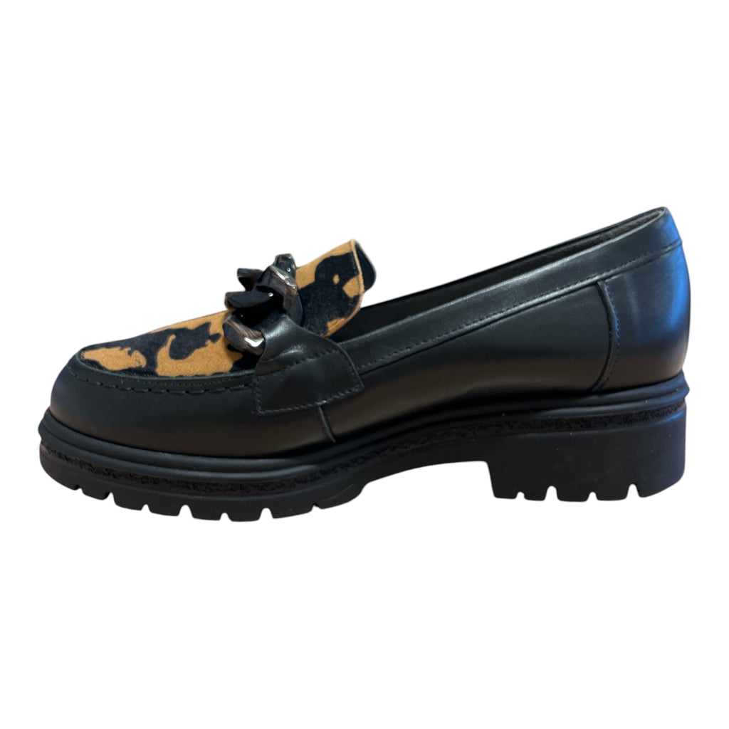 Pitillos Black and Cow Print Loafers 11.570