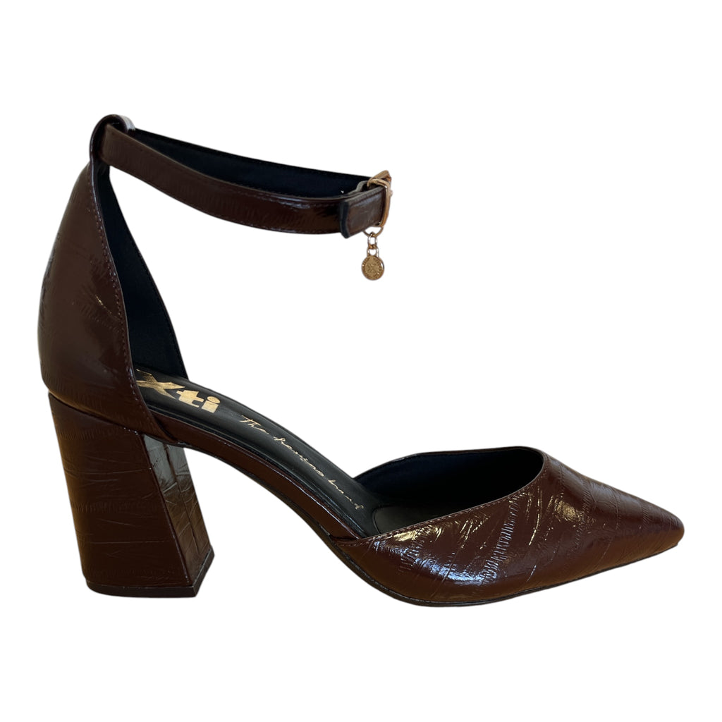 Xti Burgundy Court Shoes 146441