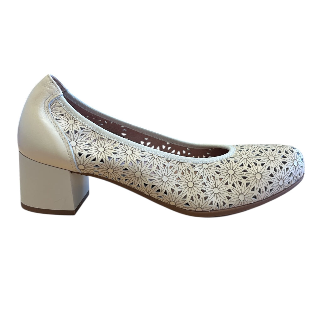 Pitillos 11.131 Beige Court Shoes