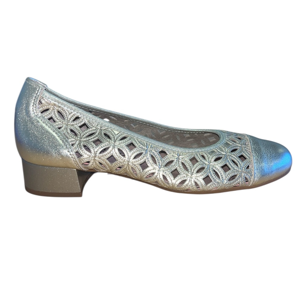 Pitillos 11.120 Gold Low Heel Court Shoes