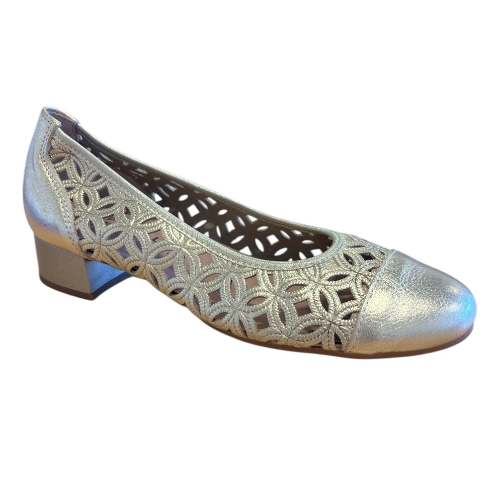 Pitillos 11.120 Gold Low Heel Court Shoes