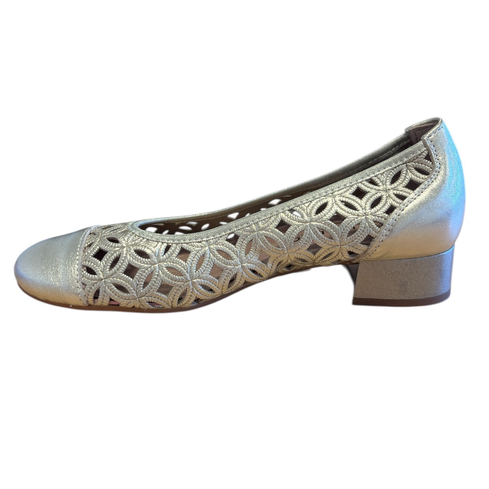 Pitillos 11.120 Gold Low Heel Court Shoes