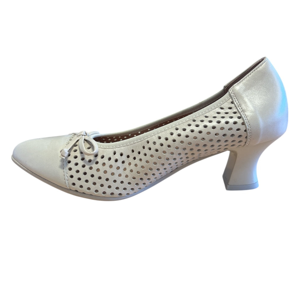 Pitillos 11.187 Beige Court Shoes