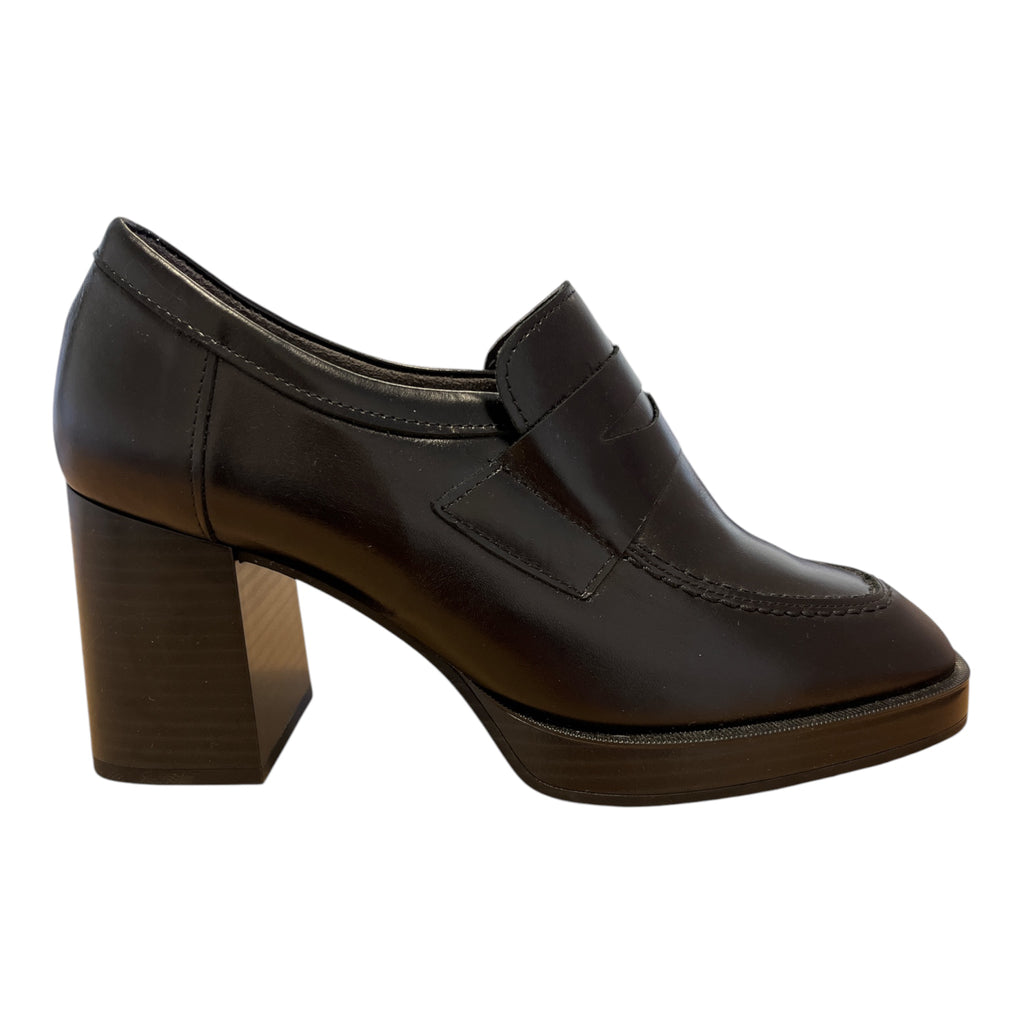 Pitillos Black Leather Heeled Loafers 10.862
