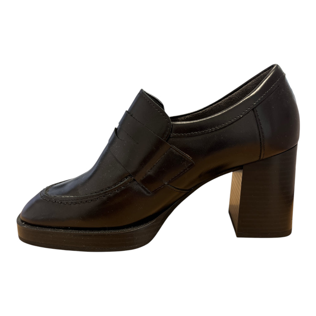 Pitillos Black Leather Heeled Loafers 10.862