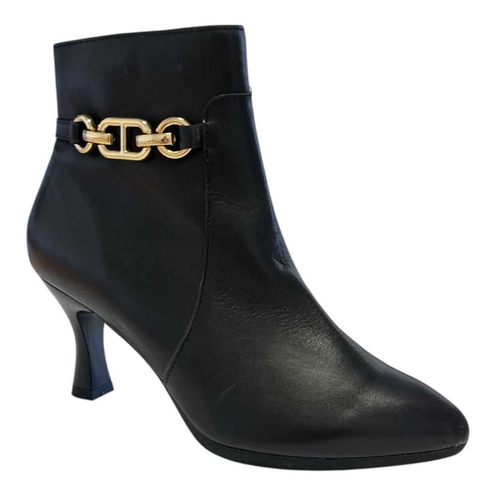 Pitillos Black Leather Heeled Boots 30.536